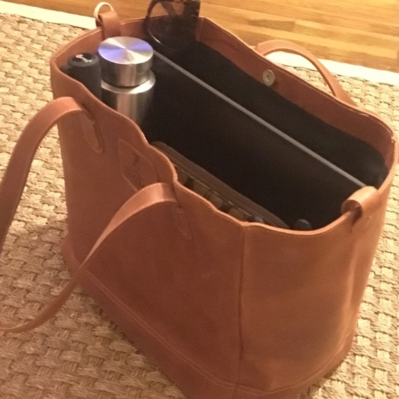 Leather Carry- All tote in Cognac - Picture 9 of 10